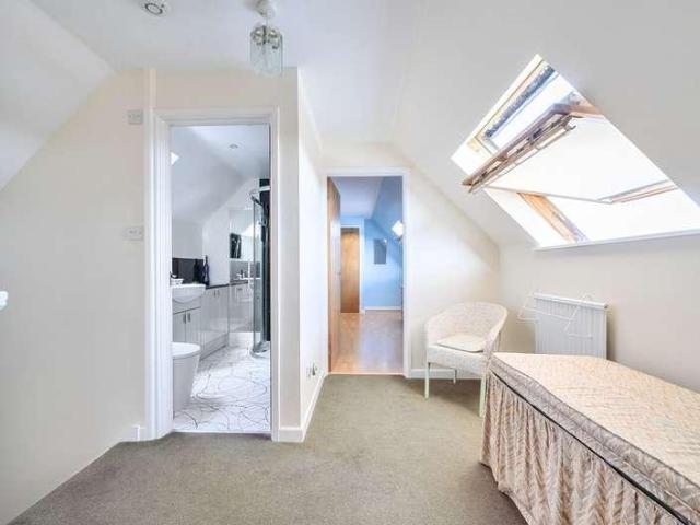 5 bed house for sale