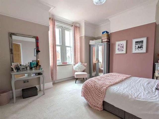5 bed house for sale