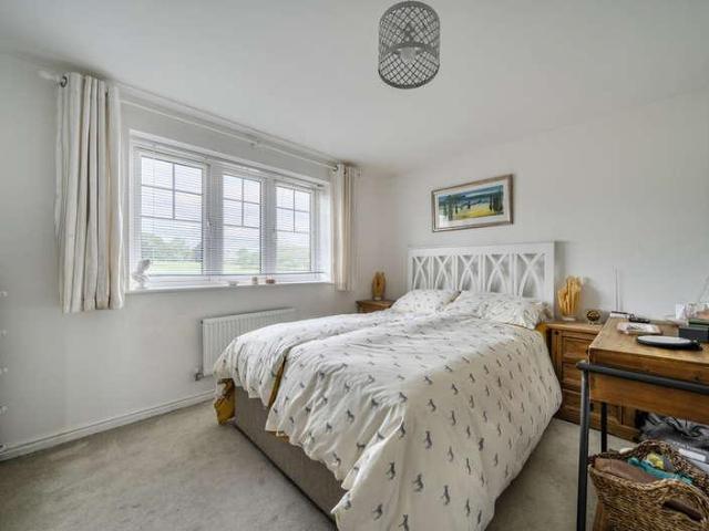 5 bed house for sale