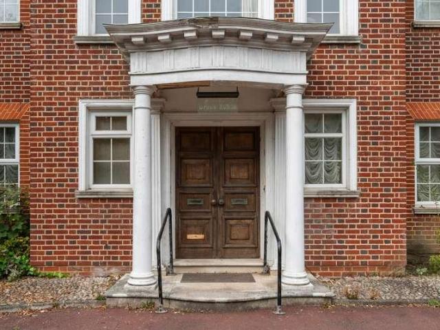 5 bed house for sale