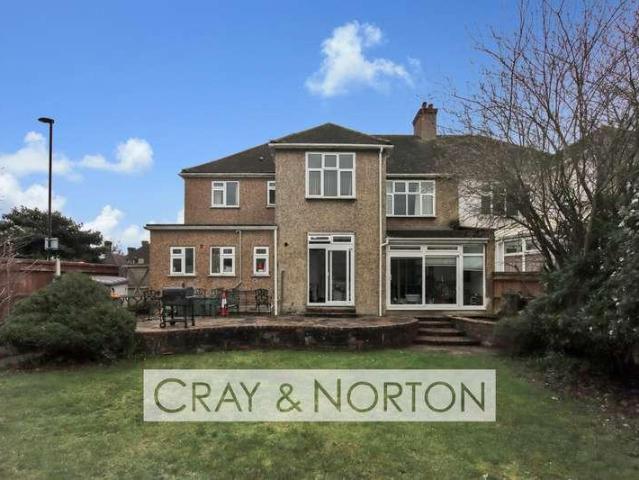 5 bed house for sale