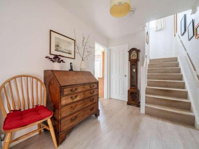 5 bed house for sale