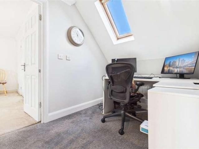 5 bed house for sale