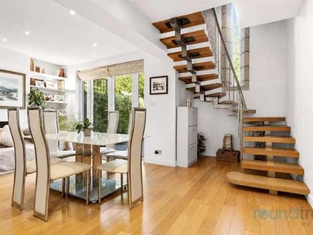 5 bed house for sale