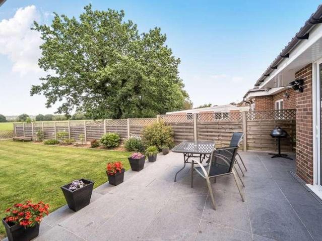 5 bed house for sale