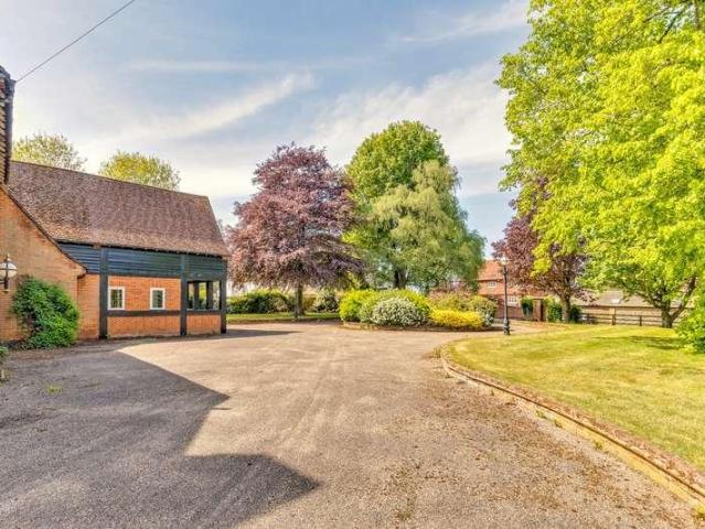 5 bed house for sale