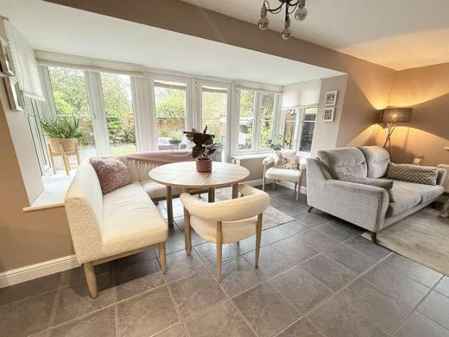 5 bed house for sale