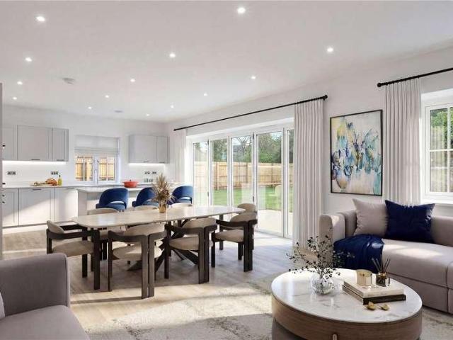 5 bed house for sale