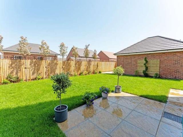 5 bed house for sale