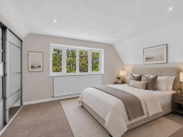 5 bed house for sale