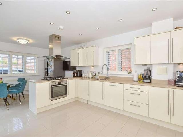 5 bed house for sale