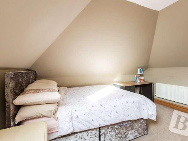 5 bed house for sale