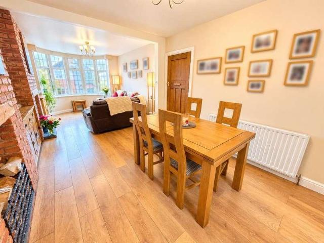 5 bed house for sale