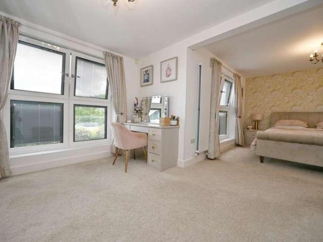 5 bed house for sale
