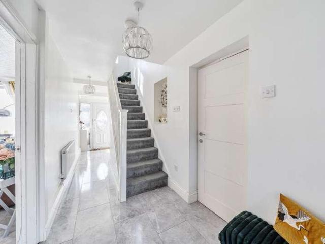 5 bed house for sale