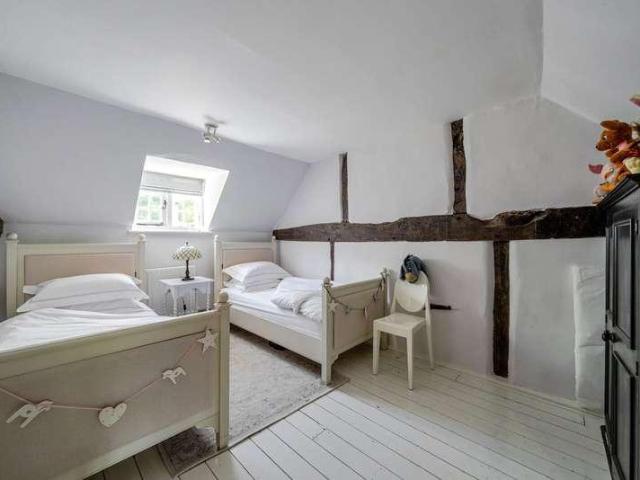 5 bed house for sale