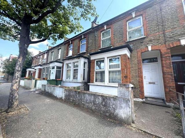 5 bed house for sale