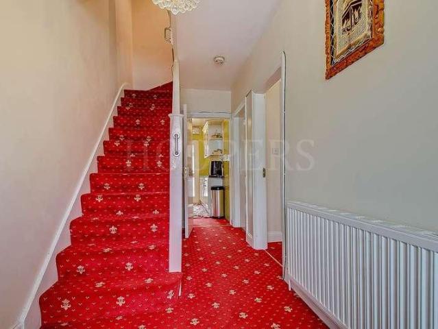 5 bed house for sale