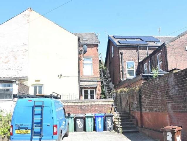 5 bed house for sale