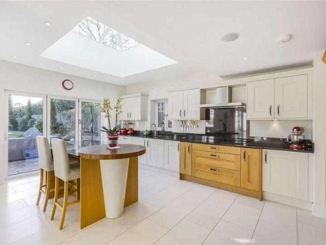 5 bed house for sale