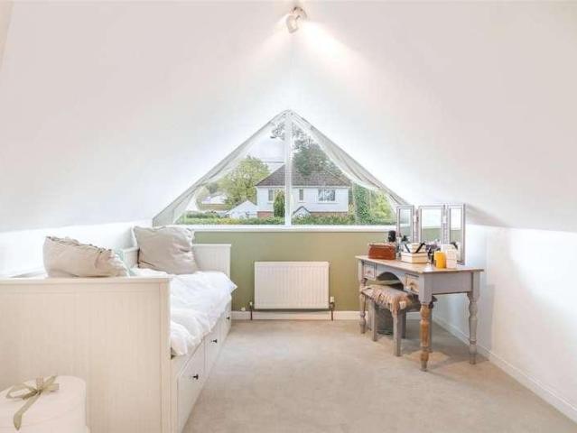 5 bed house for sale