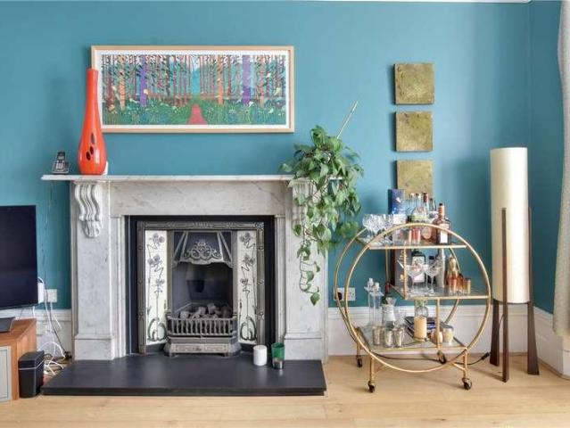 5 bed house for sale