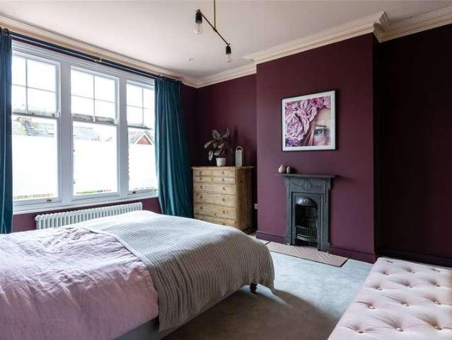 5 bed house for sale