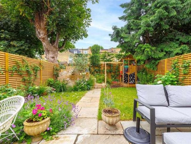 5 bed house for sale