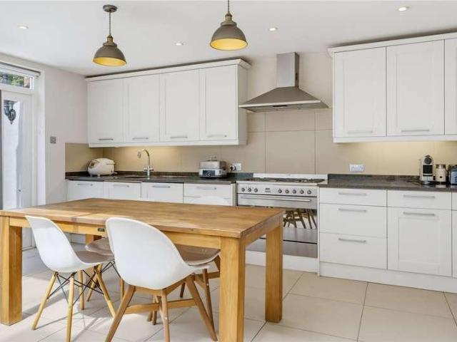 5 bed house for sale