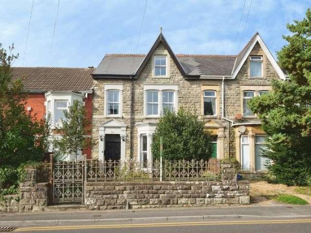 5 bed house for sale