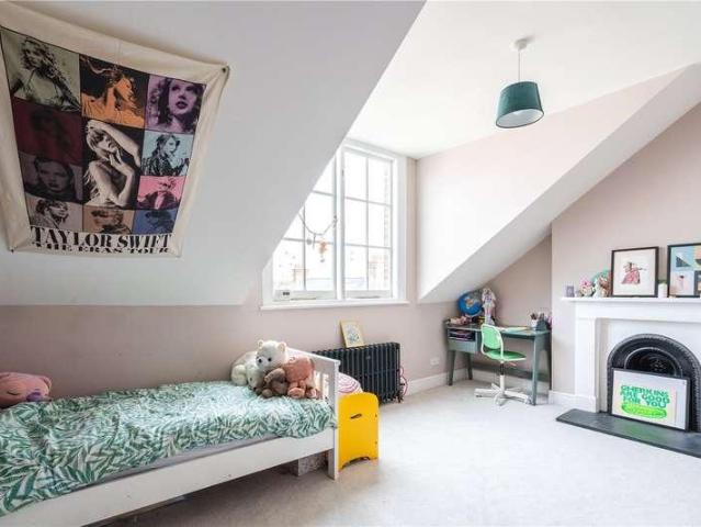 5 bed house for sale