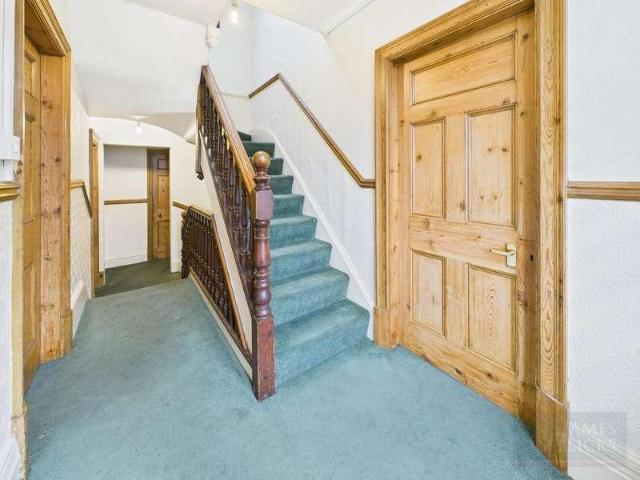5 bed house for sale
