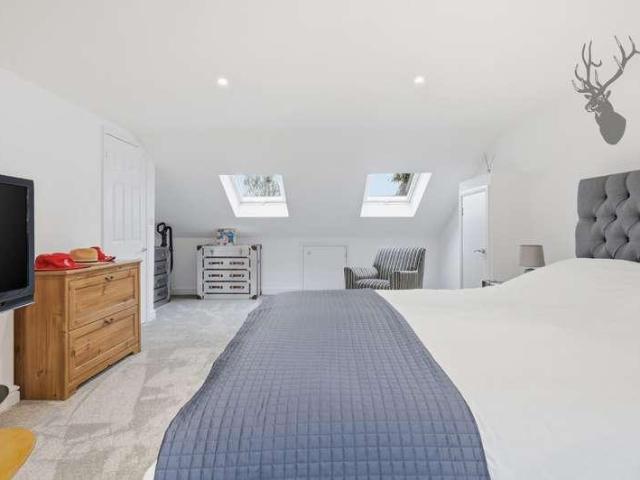 5 bed house for sale