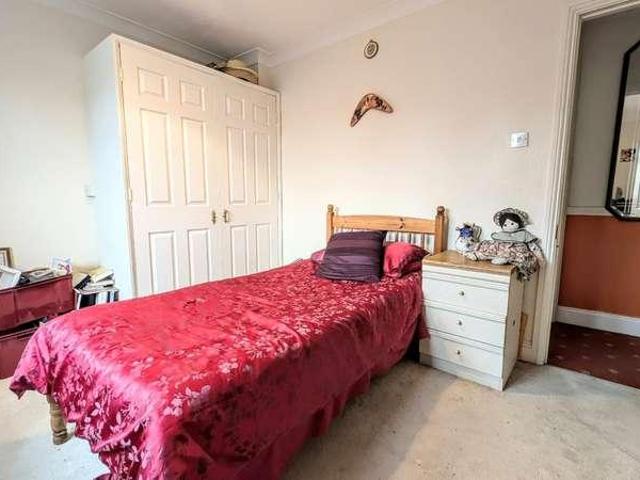 5 bed house for sale
