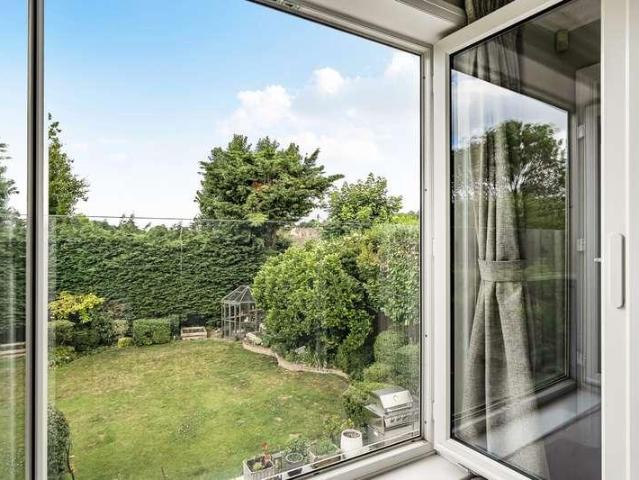5 bed house for sale