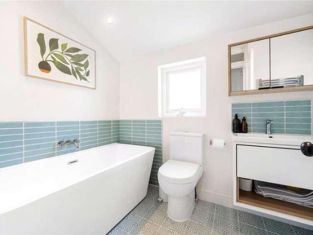 5 bed house for sale