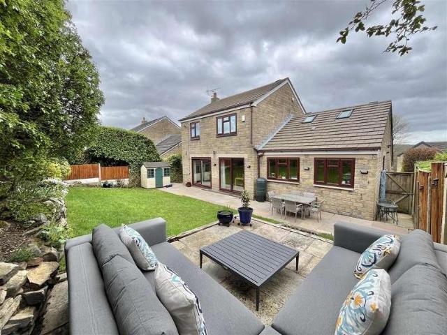 5 bed house for sale