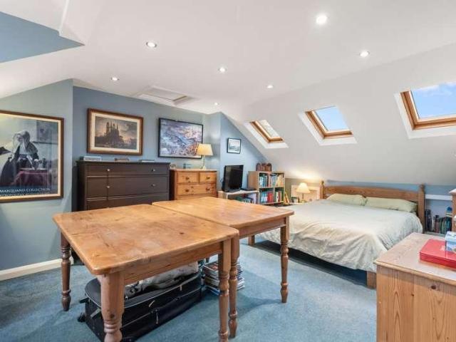 5 bed house for sale