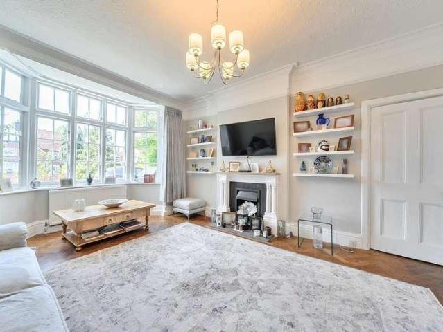 5 bed house for sale