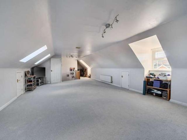5 bed house for sale