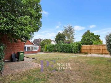 5 bed house for sale