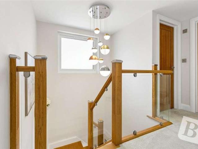 5 bed house for sale