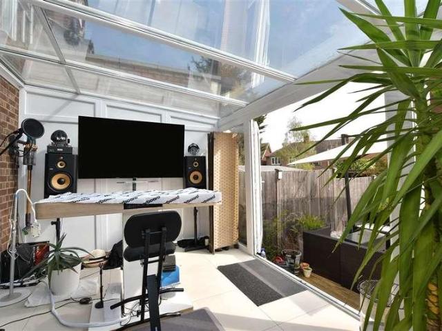 5 bed house for sale