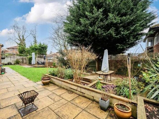 5 bed house for sale