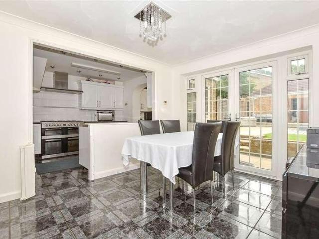 5 bed house for sale