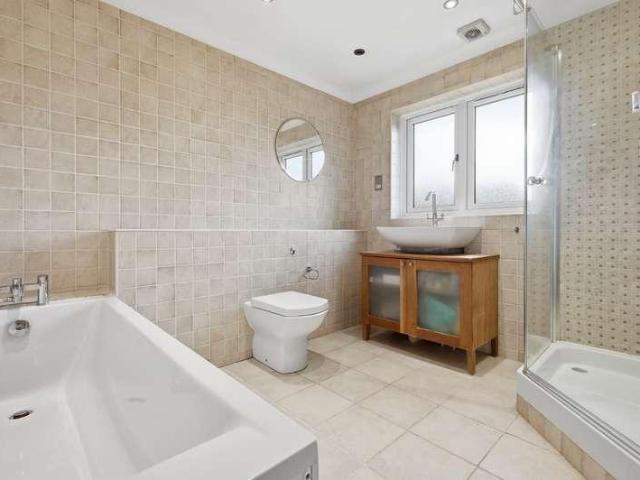 5 bed house for sale