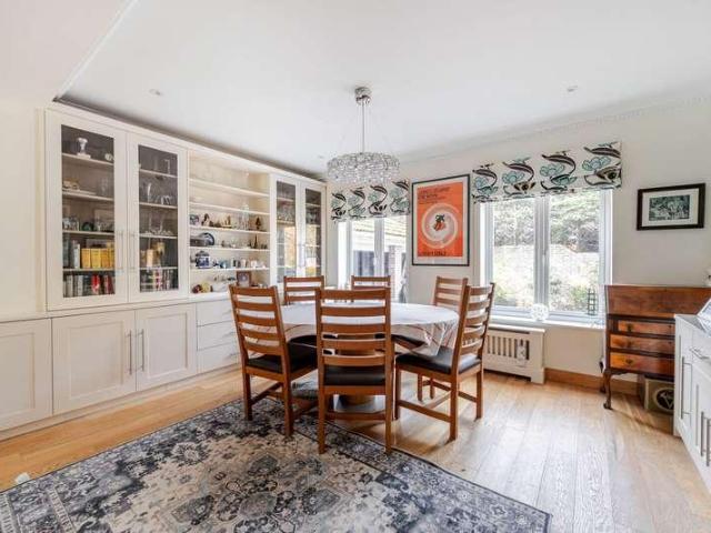 5 bed house for sale