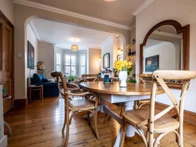 5 bed house for sale