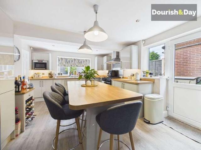 5 bed house for sale