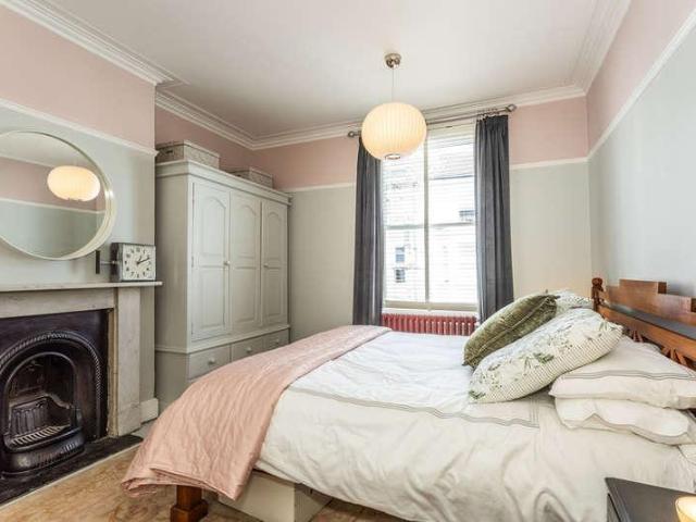5 bed house for sale